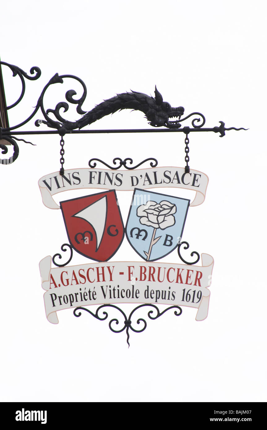 Inscrivez-fer forgé une gaschy domaine f brucker wettolsheim alsace france Banque D'Images Inscrivez-fer forgé une gaschy domaine f brucker wettolsheim alsace france Banque D'Images