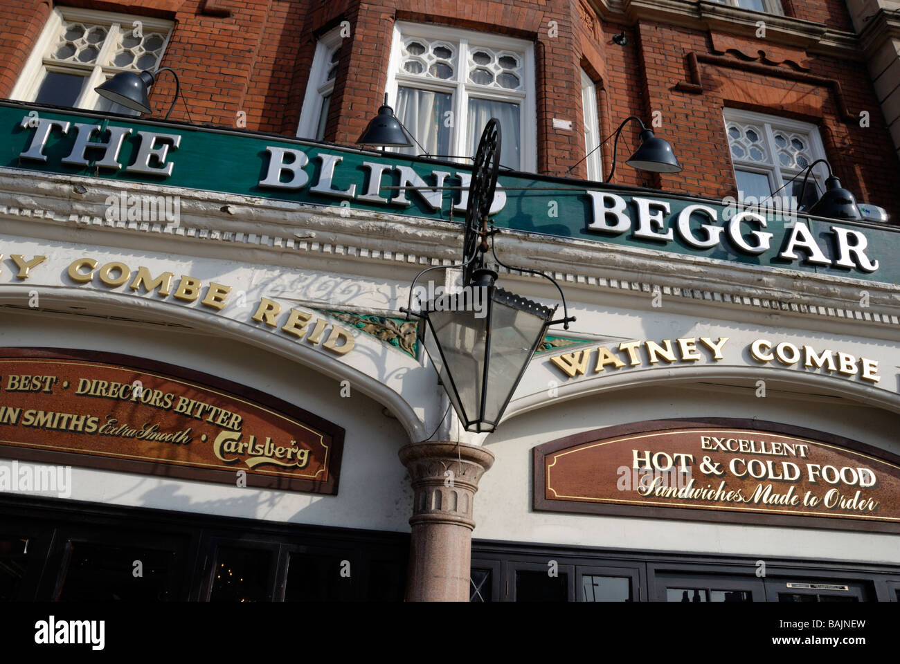 Le mendiant aveugle pub à Whitechapel Road London. Banque D'Images