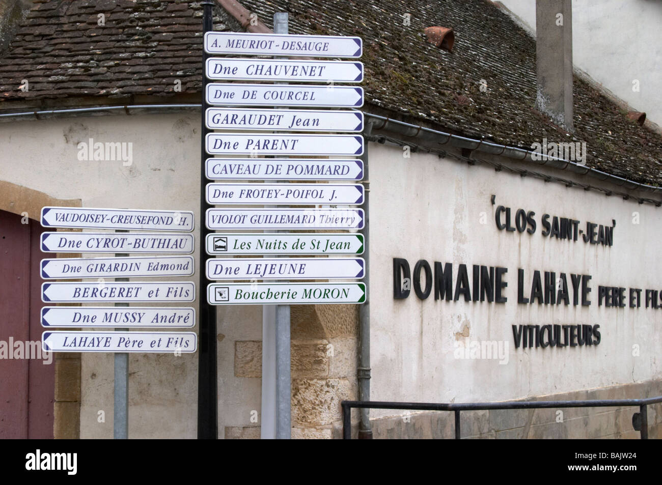 Clos Saint Jean Domaine Lahaye Pere Et Fils signe sur cave à Pommard,  Bourgogne, France Photo Stock - Alamy
