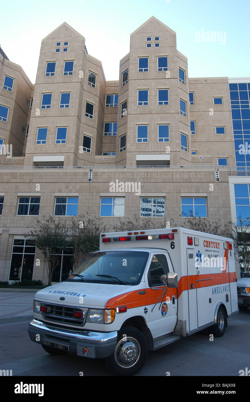 Wolfson Children's Hospital Jacksonville avec ambulance à l'avant. Banque D'Images