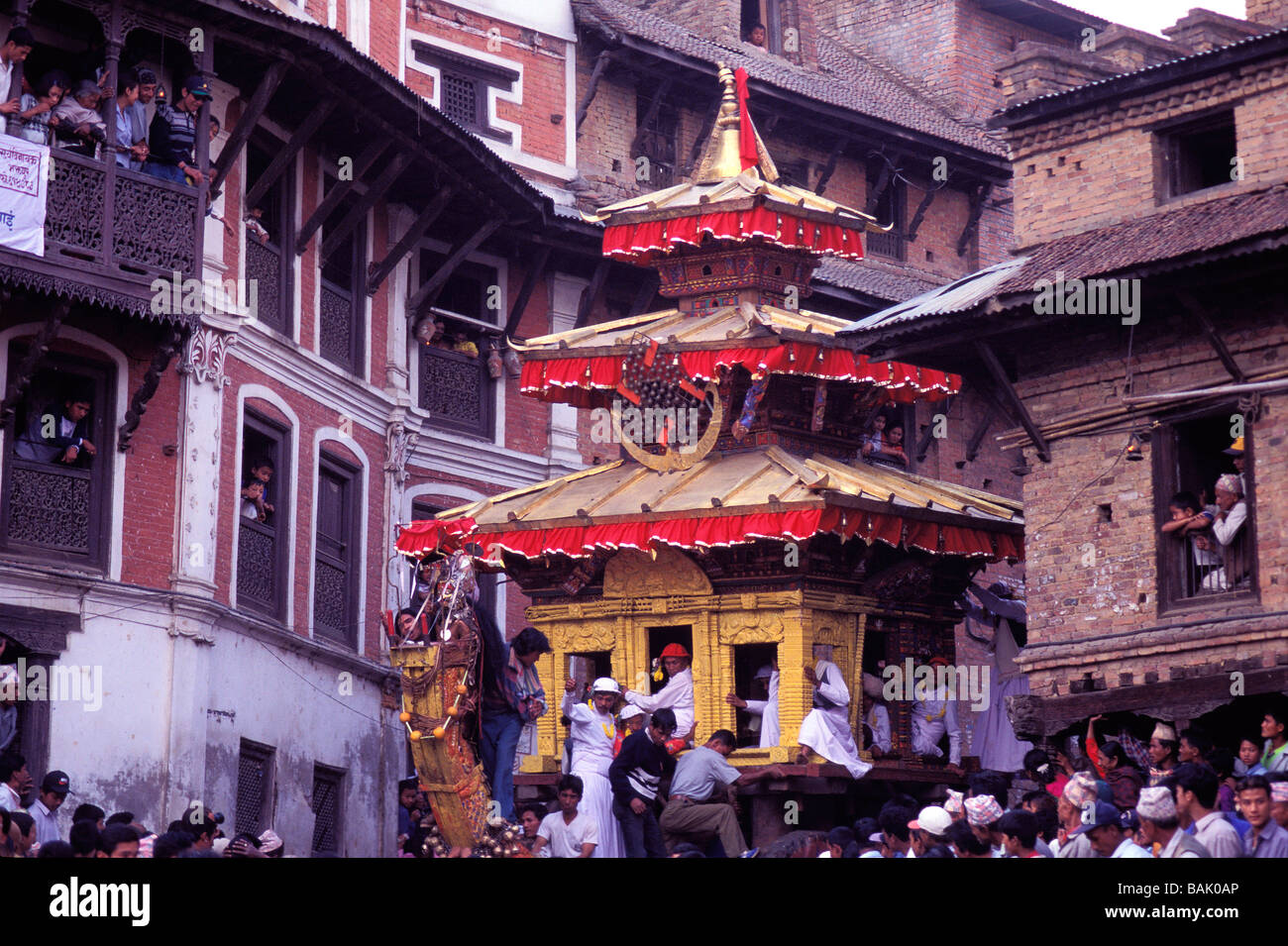 La vallée de Katmandou, Népal, Zone Bagmati, district de Bhaktapur, Bhaktapur, Festival Bisket Jatra, procession et flotteur Banque D'Images
