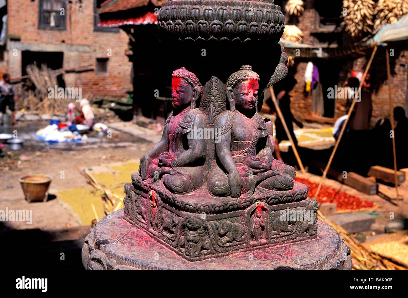 Au Népal, la vallée de Katmandou, Lalitpur, Zone Bagmati, District de Bungamati, chorten ou stupa avec Bouddha Banque D'Images