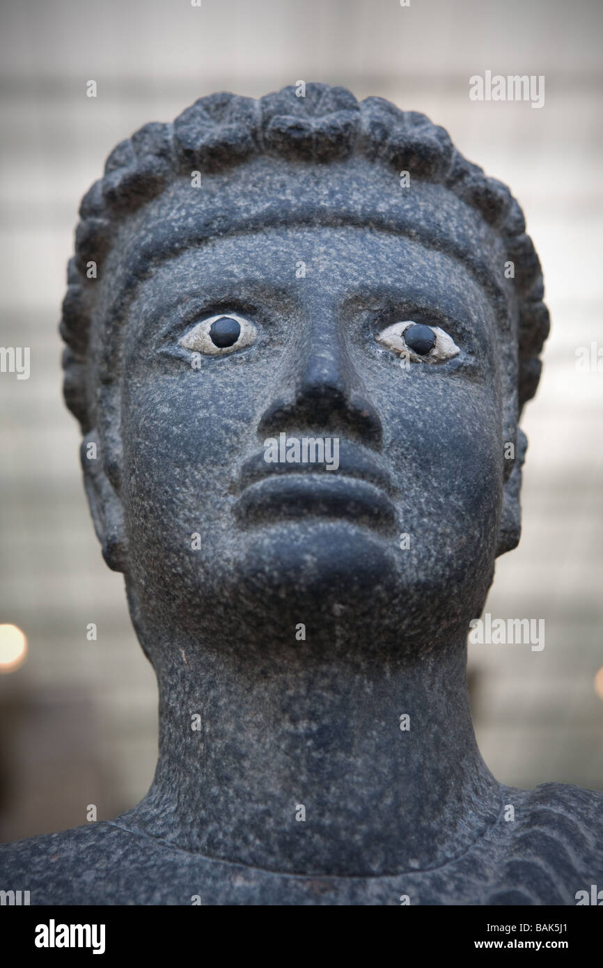 Statue en Temple de Dendur aile Sackler art égyptien du Metropolitan Museum de New York City Banque D'Images