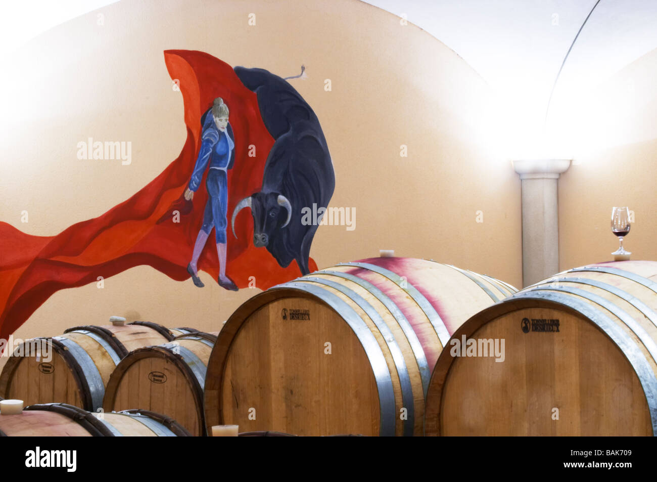 mur de tonneau banque d image et photos alamy