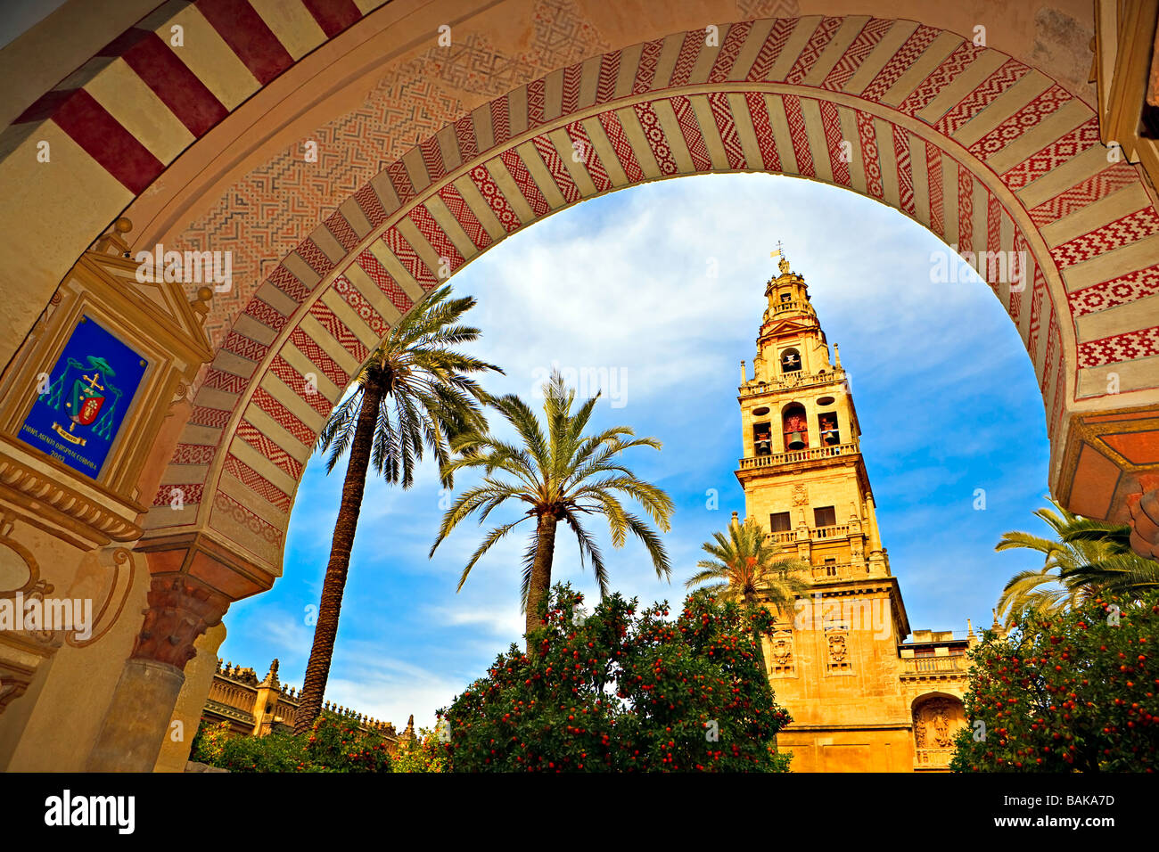 Torre del Alminar (clocher) de la Mezquita (Cathedral-Mosque) vue depuis l'entrée de la cathédrale,Ville de Cordoue, l'UNESCO Banque D'Images