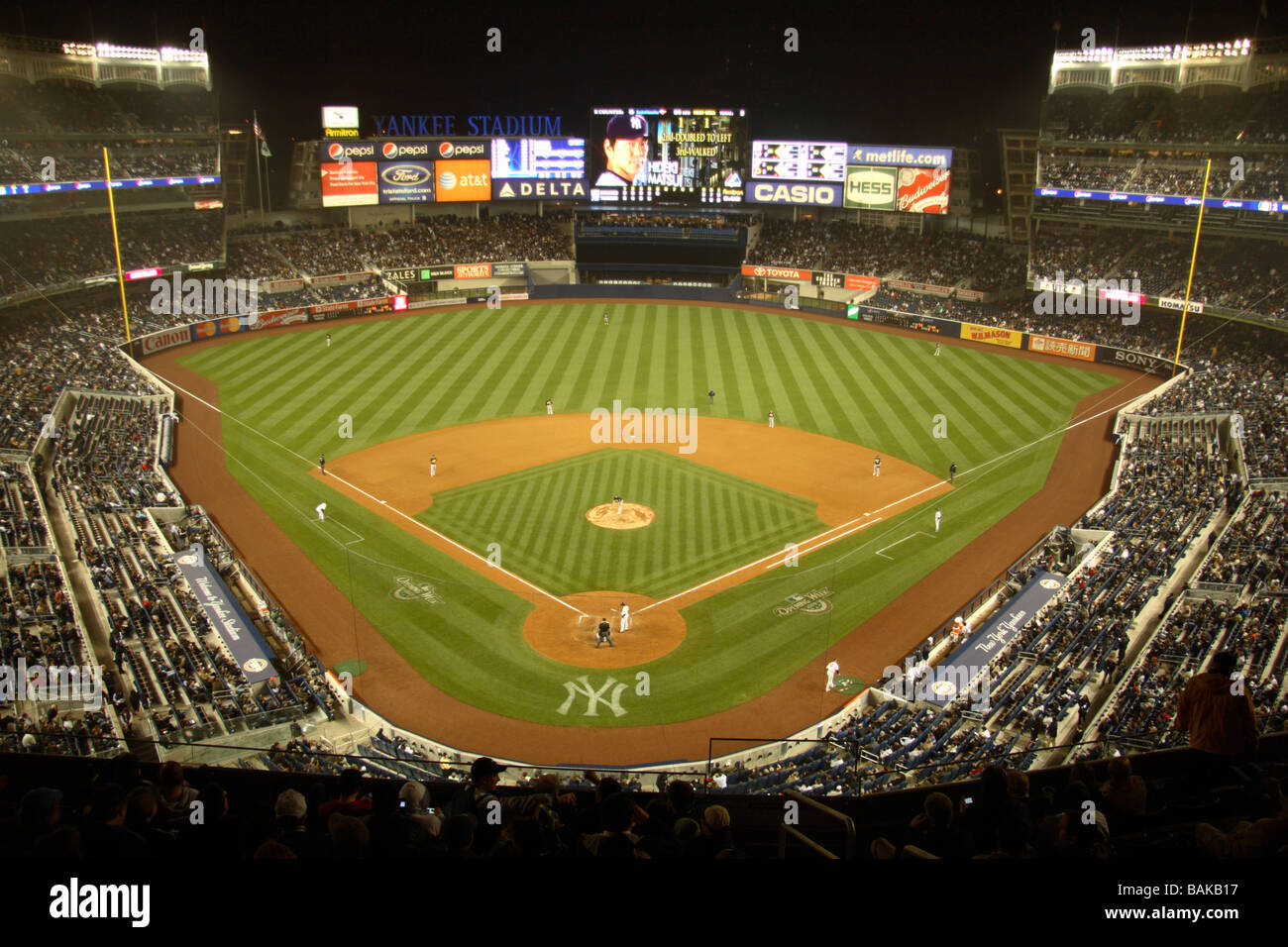 Derrière la plaque d'accueil au nouveau Yankee Stadium durant la semaine d'Ouverture 2009. Banque D'Images