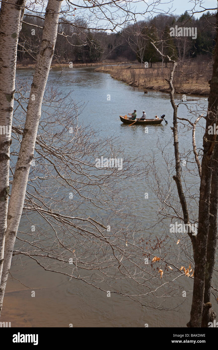 Les pêcheurs sur la rivière Manistee Banque D'Images