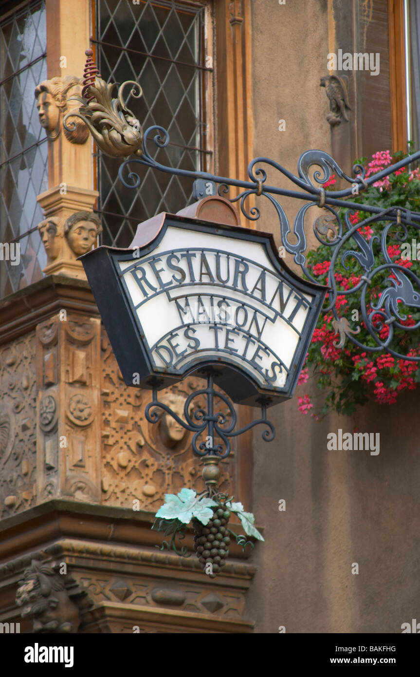 Enseigne en fer forgé maison des têtes Colmar Alsace France Banque D'Images