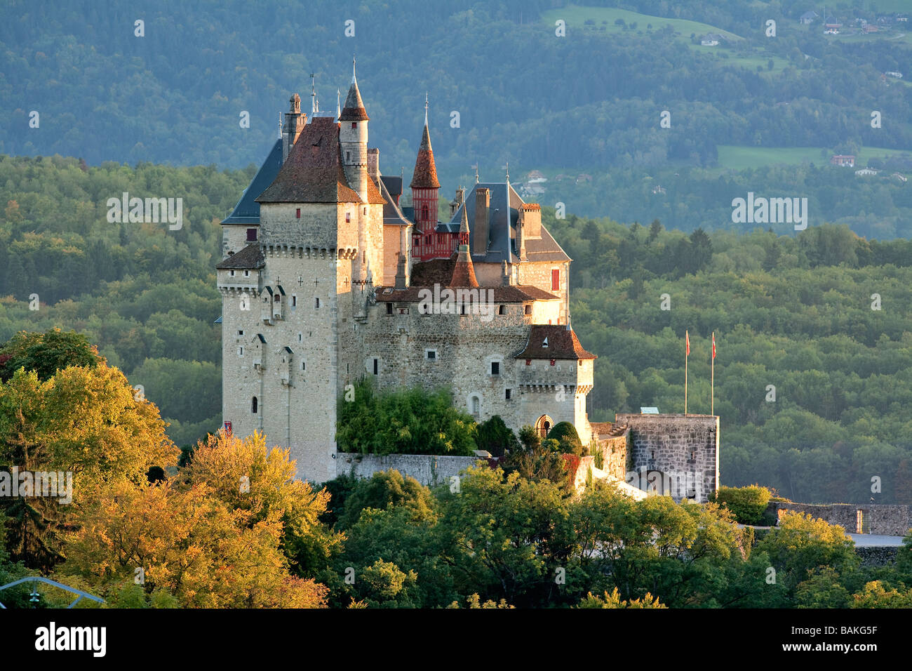 France, Haute Savoie (74), le château de Menthon St Bernard, au dessus du lac d'Annecy Banque D'Images