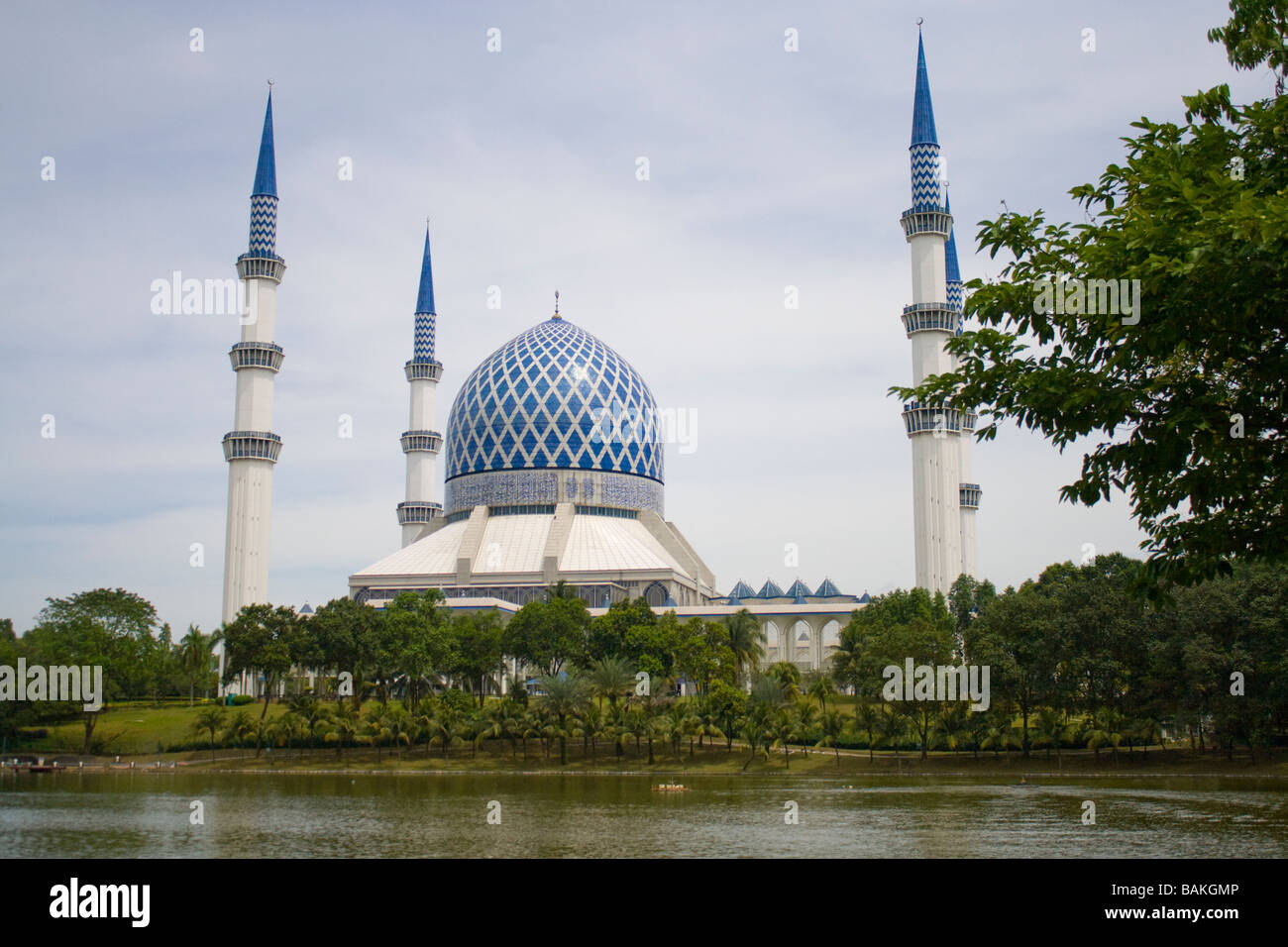 La Mosquée Sultan Salahuddin Abdul Aziz, aussi connu comme la Mosquée Bleue, Shah Alam, en Malaisie Banque D'Images