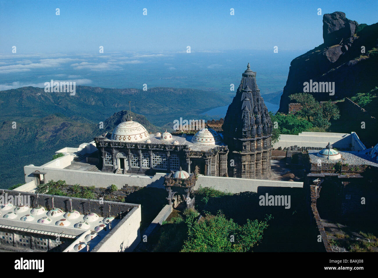 L'État du Gujarat, Inde, Junagadh, le complexe de temples Jains au sommet du mont Girnar Banque D'Images