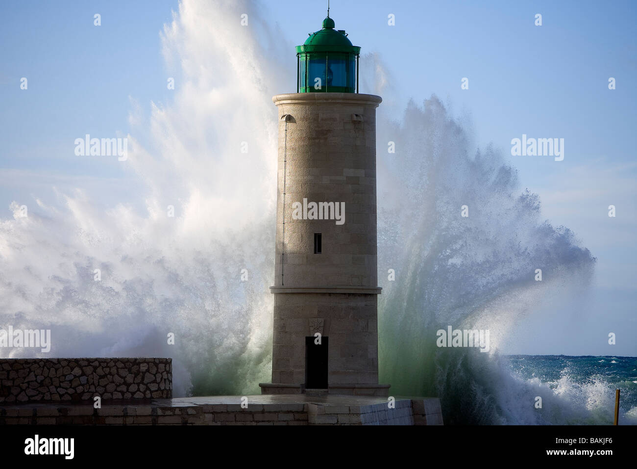 France, Bouches du Rhône, Cassis, Labbe, vent sud ouest de vent sur le phare de Cassis Banque D'Images