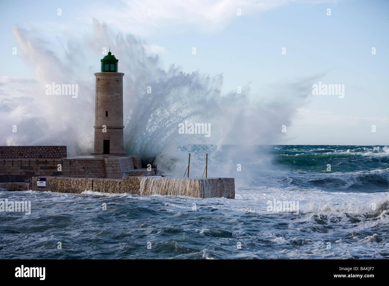 France, Bouches du Rhône, Cassis, Labbe, vent sud ouest de vent sur le phare de Cassis Banque D'Images