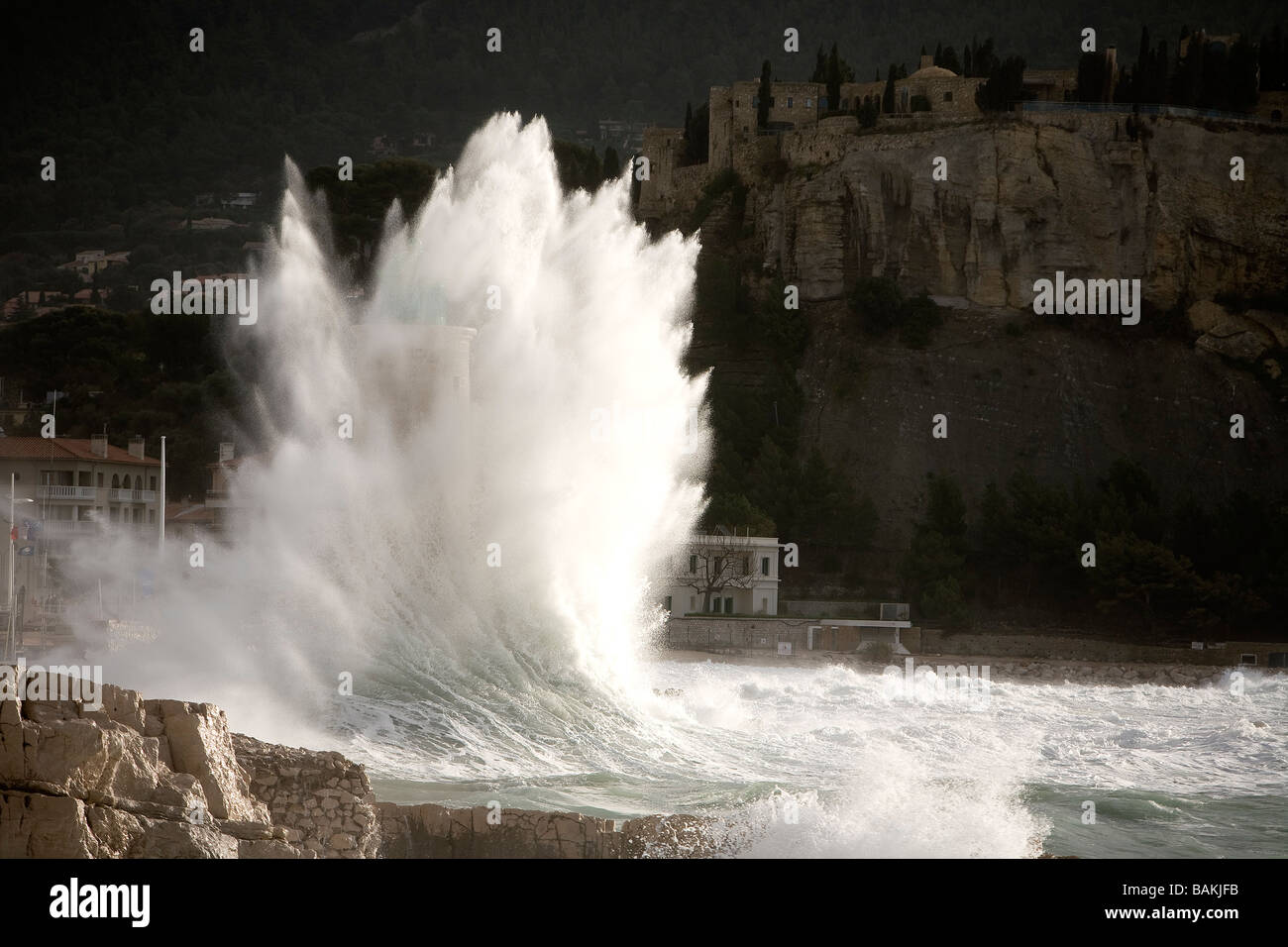 France, Bouches du Rhône, Cassis, Labbe, vent sud ouest de vent sur le phare de Cassis Banque D'Images