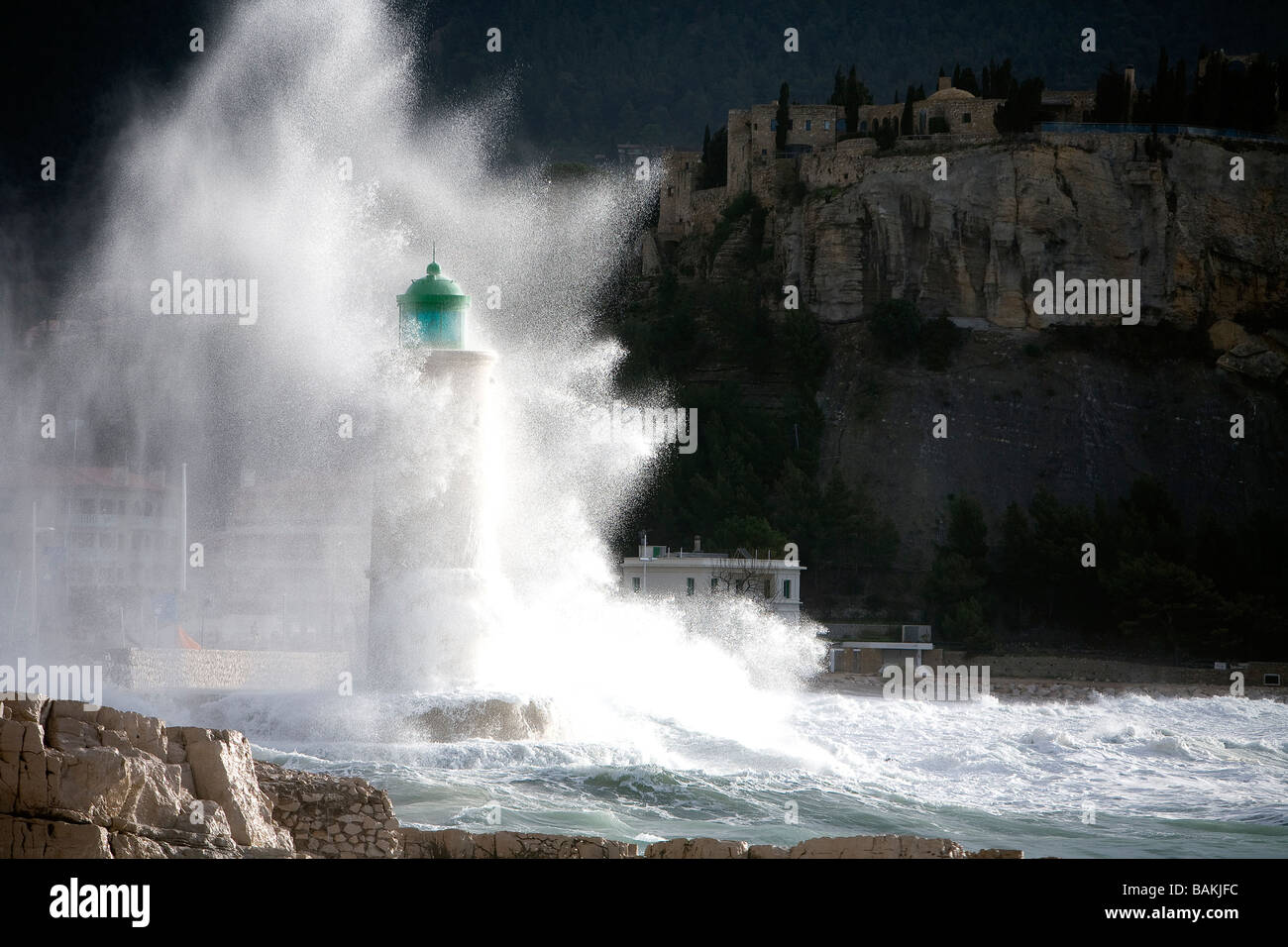 France, Bouches du Rhône, Cassis, Labbe, vent sud ouest de vent sur le phare de Cassis Banque D'Images