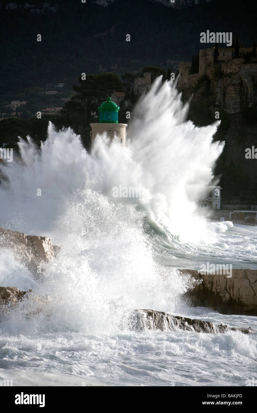 France, Bouches du Rhône, Cassis, Labbe, vent sud ouest de vent sur le phare de Cassis Banque D'Images