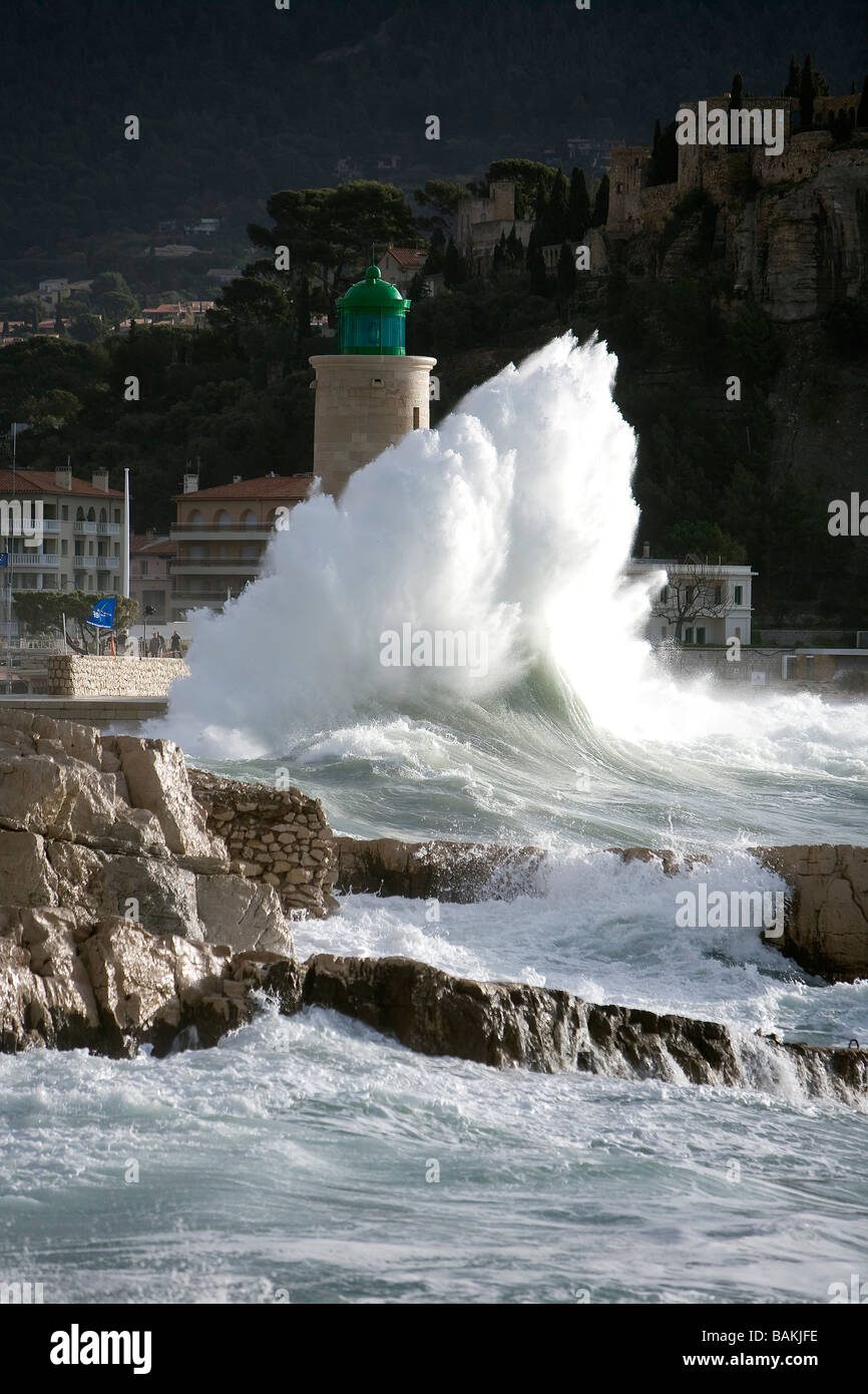 France, Bouches du Rhône, Cassis, Labbe, vent sud ouest de vent sur le phare de Cassis Banque D'Images
