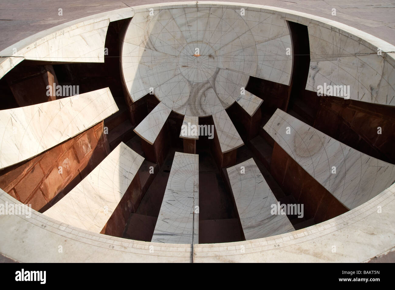 Jantar Mantar Jai Singh II s Jai Prakash Yantra observatoire Carte du ciel Jaipur en Inde Banque D'Images