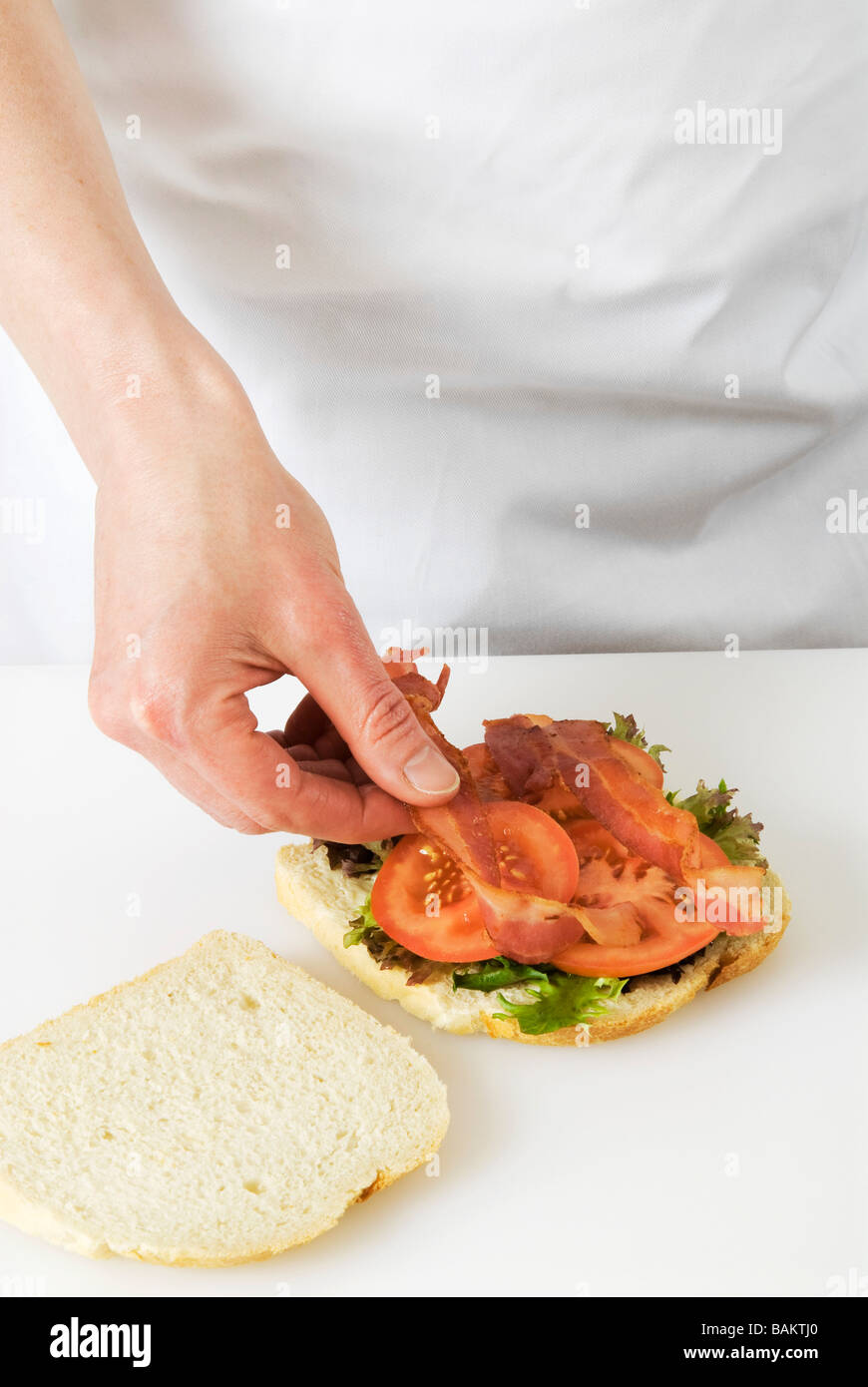 La superposition d'un sandwich au bacon, tomate et laitue - BLT Banque D'Images
