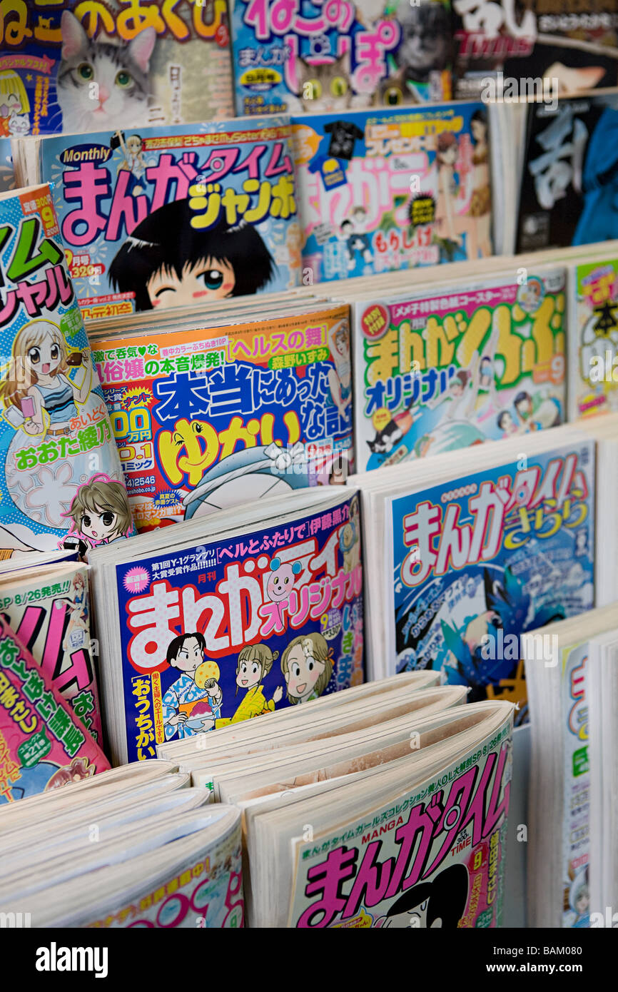 Une rangée de magazines de dessins animés japonais Banque D'Images