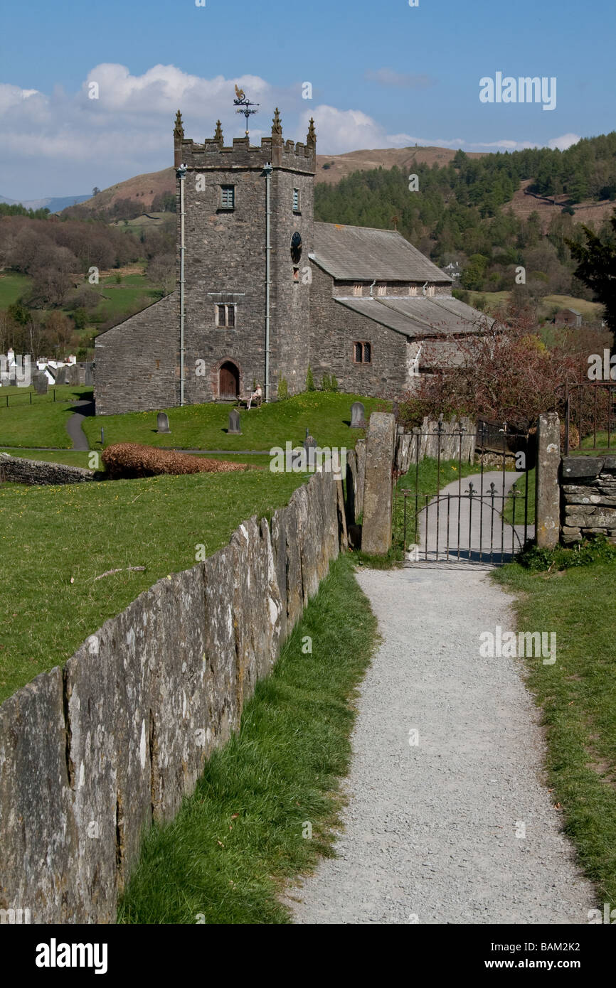 Chemin menant à St Michel et tous les Angel's Church, Hawkshead, Lake District, Cumbria Banque D'Images