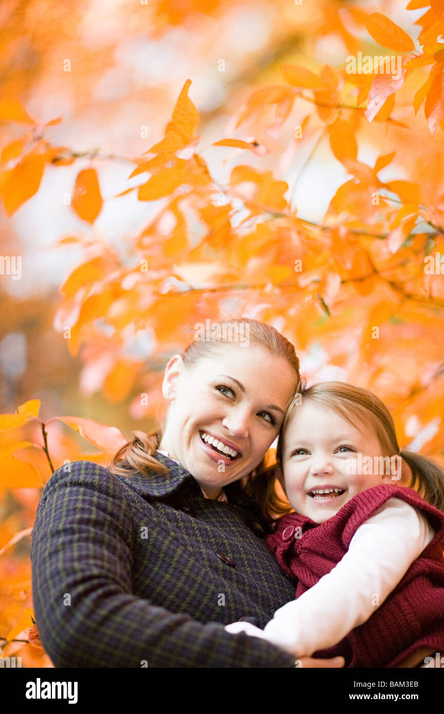 Mère et fille dans park Banque D'Images