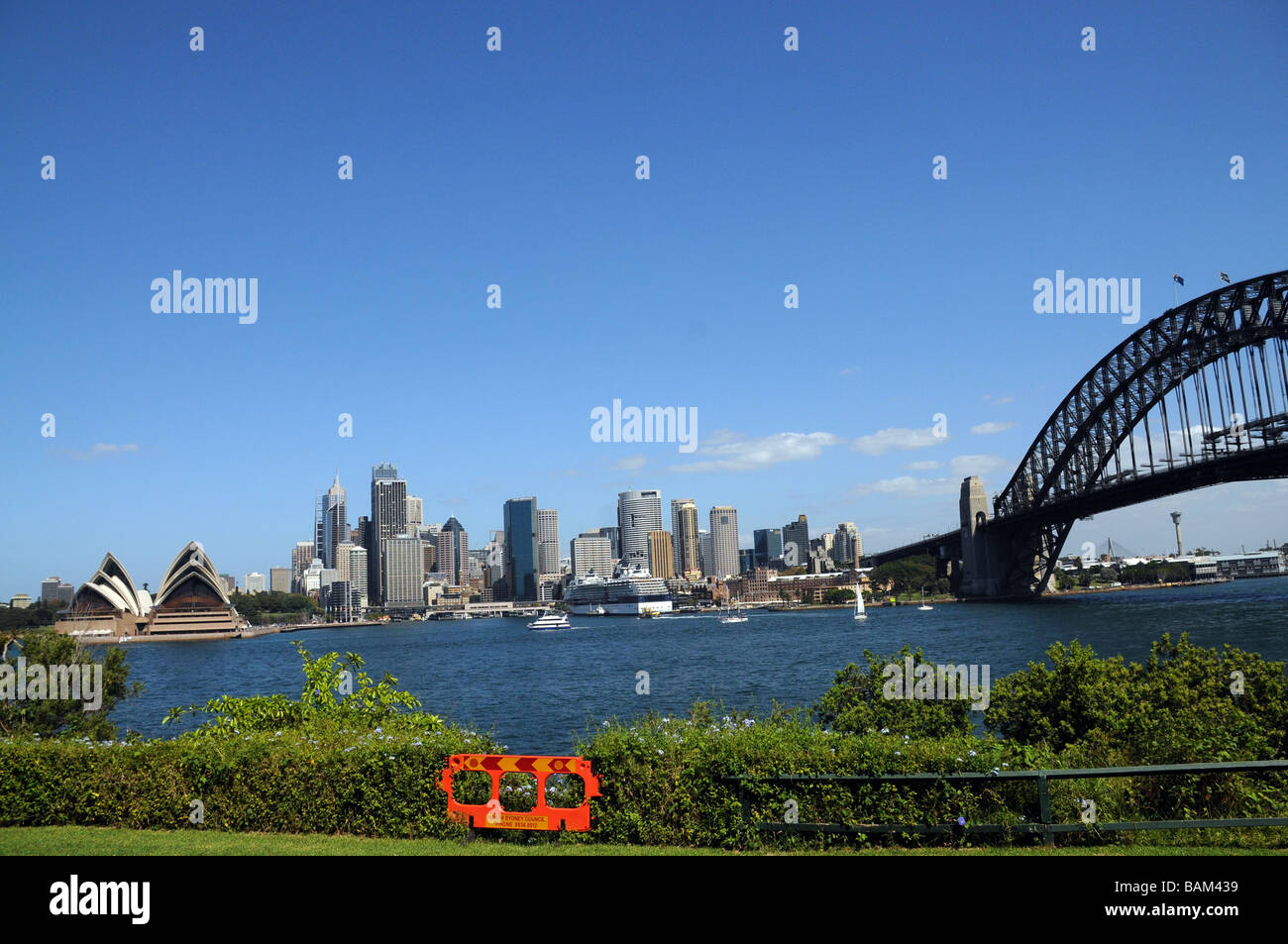 Sydney, Australie, Vue sur Ville withBridge et Opera House.icônes de l'Australie, le pont est inauguré en 1932, l'Opéra en 2003 Banque D'Images