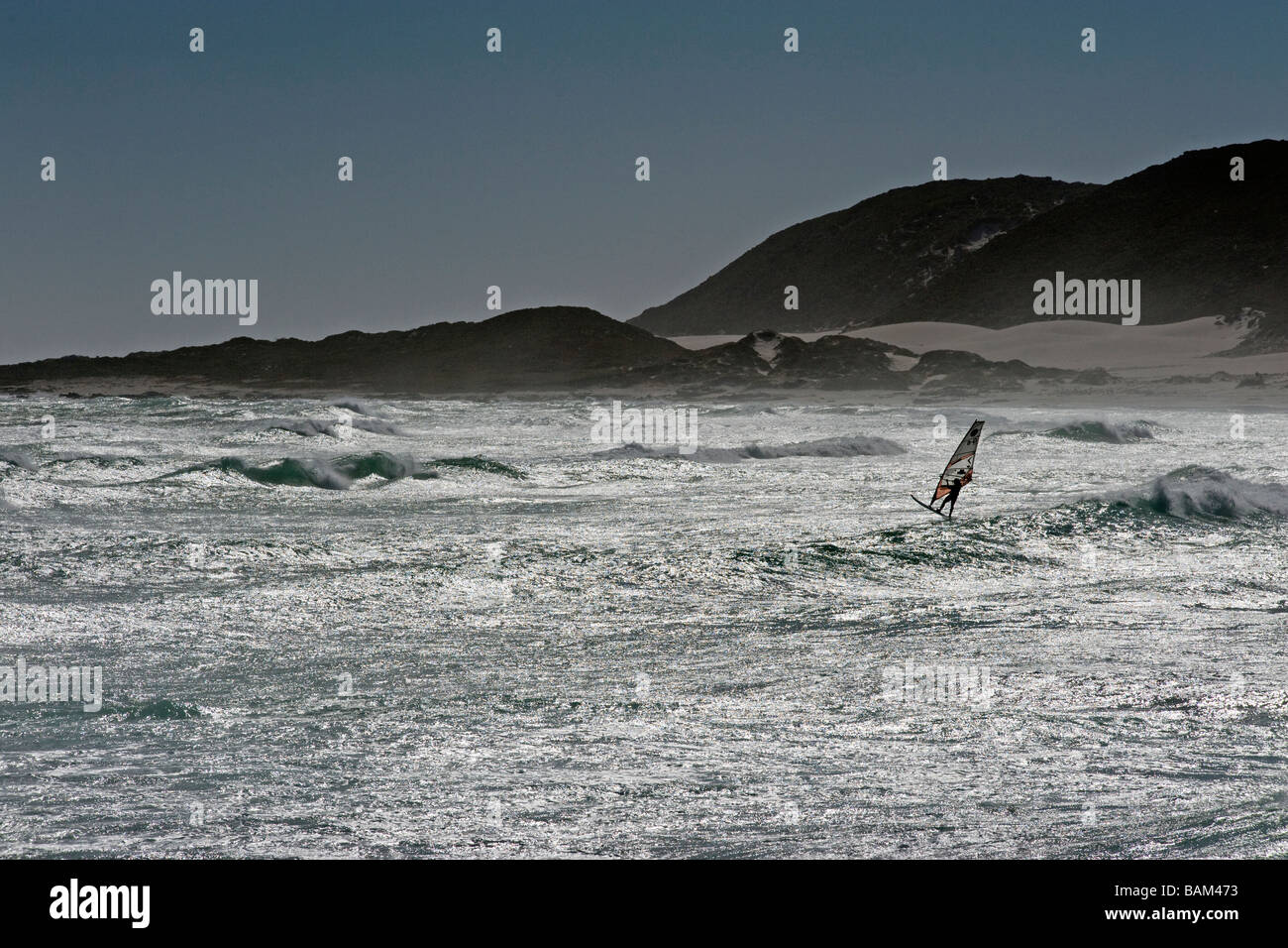 Surfer au crépuscule, Cap de Bonne Espérance en Afrique du Sud Banque D'Images