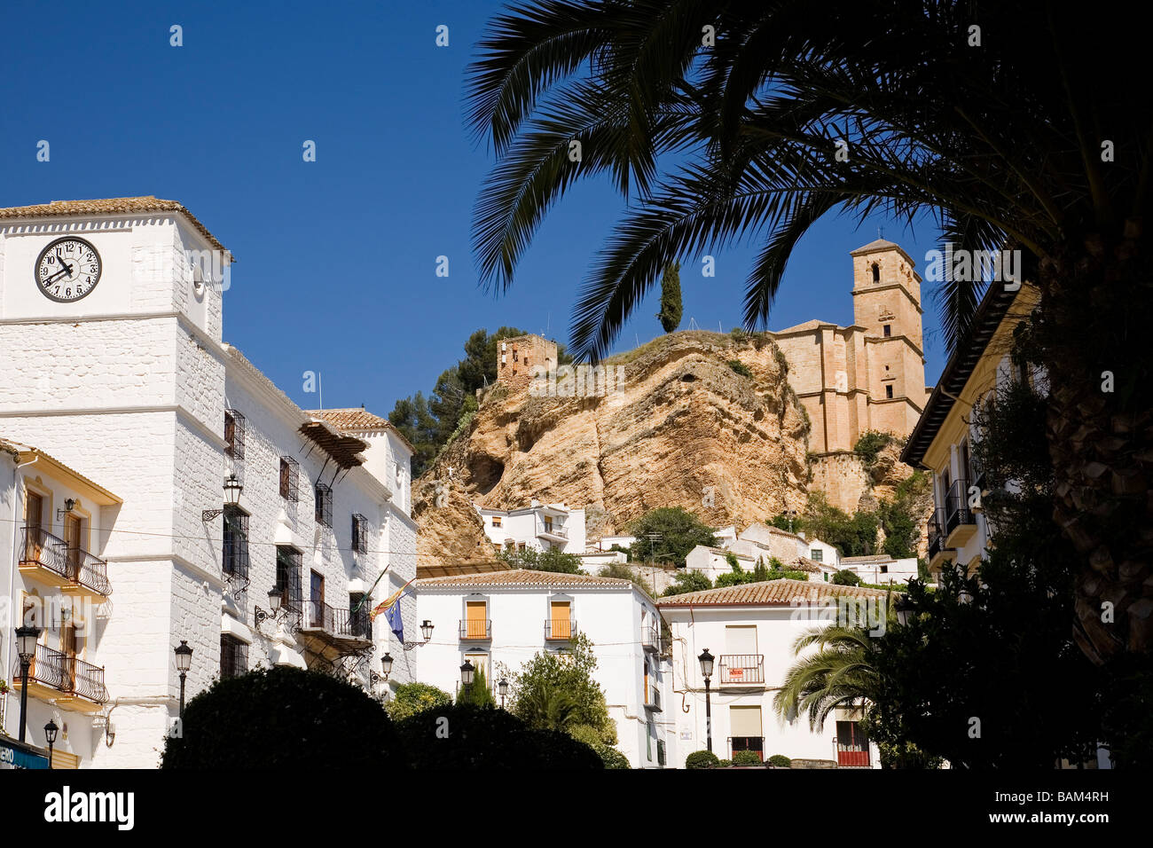 Château Forteresse et Street Montefrio Granada Andalousie Espagne Banque D'Images