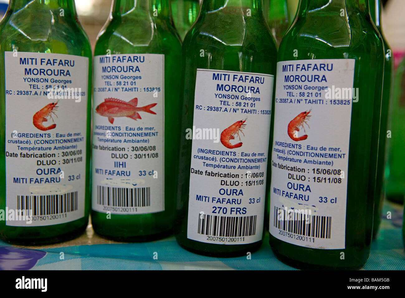 La France, la Polynésie française, archipel de la société, îles du vent, Tahiti, Papeete, marché, bouteilles Fafaru (Polynesian Banque D'Images