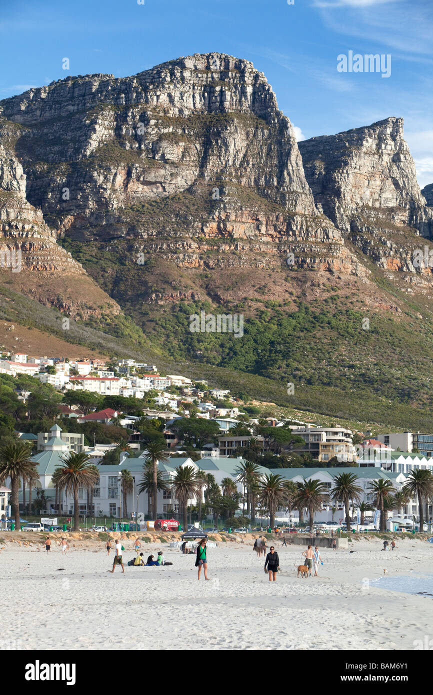 La plage de Camps Bay, Cape Town, Afrique du Sud Banque D'Images