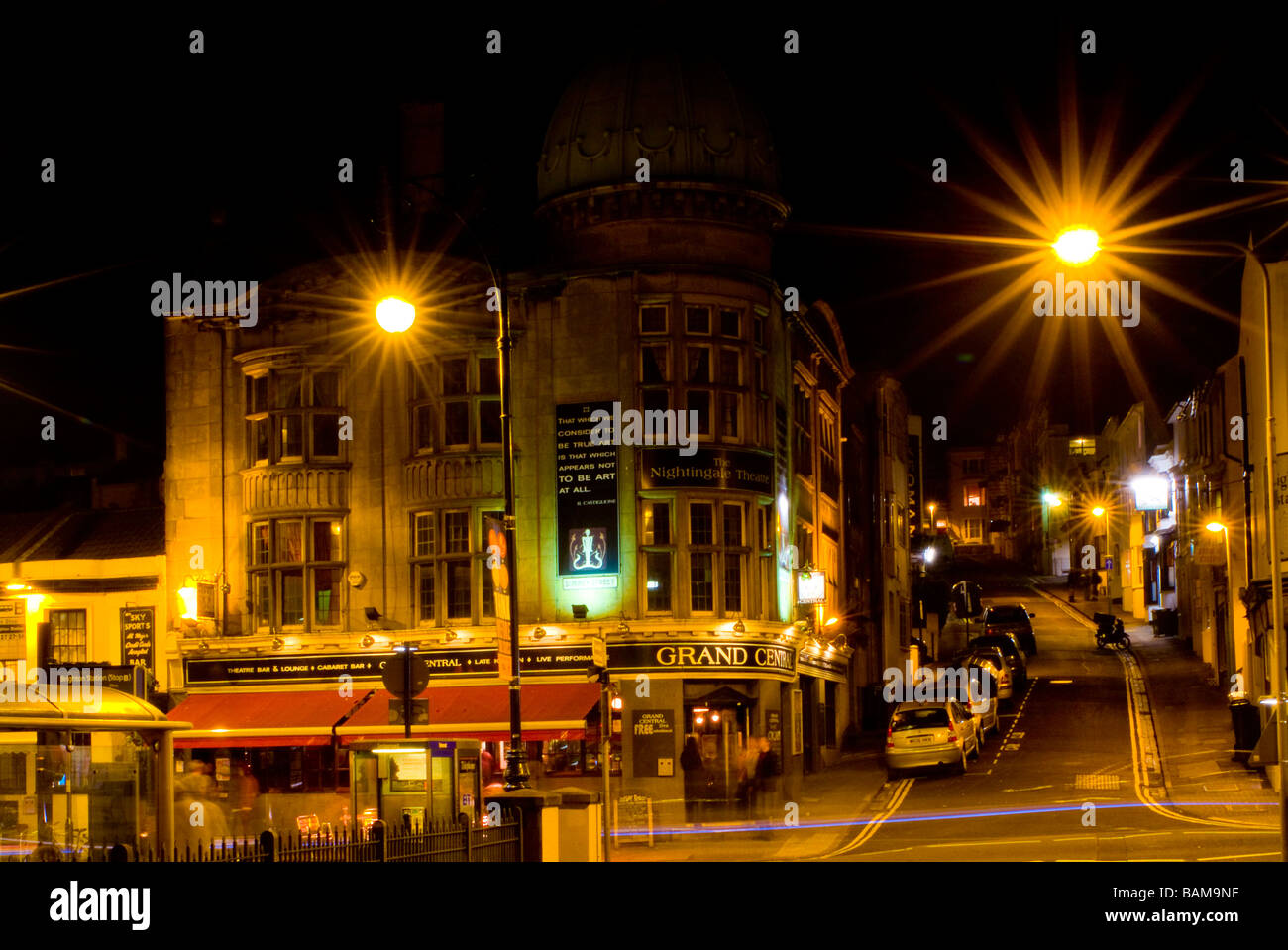 Brighton et Hove City nuit temps des scènes de rue et les maisons à très faible vitesse d'obturation Banque D'Images