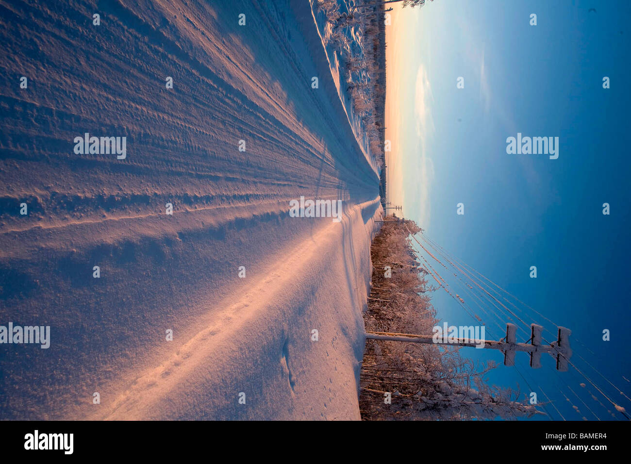 La Finlande, la Laponie, Province, Kuusamo, neigé dans road Banque D'Images