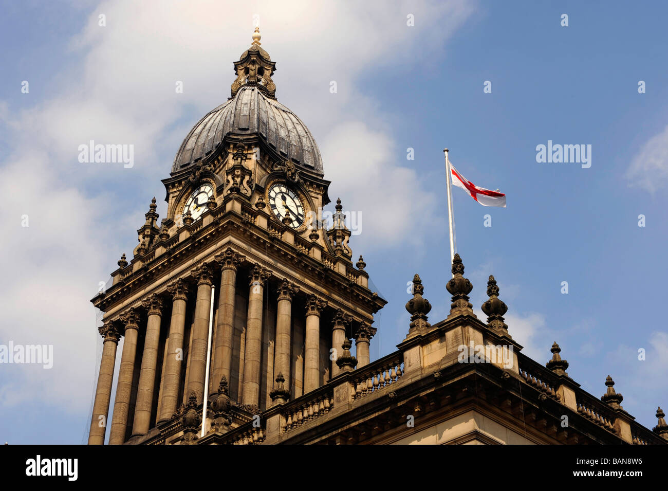 Pavillon de saint George de vol leeds hôtel de ville construit en 1858 conçu par cuthbert brodrick leeds yorkshire uk Banque D'Images