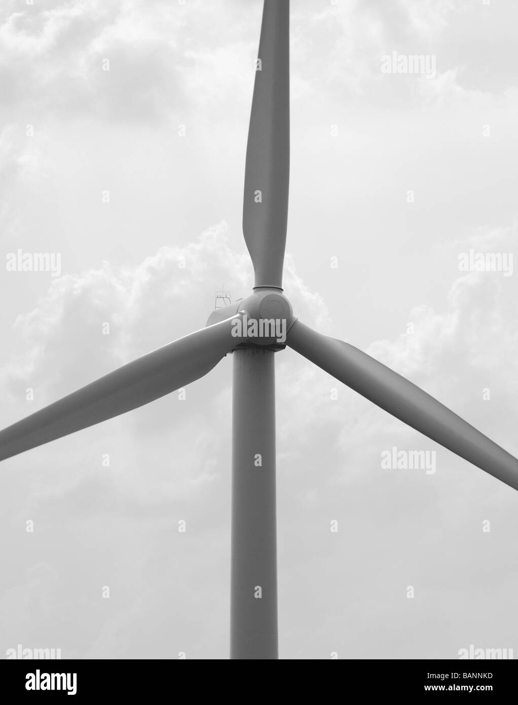 Gros plan des pales d'une éolienne en Allemagne centrale, en Europe Banque D'Images