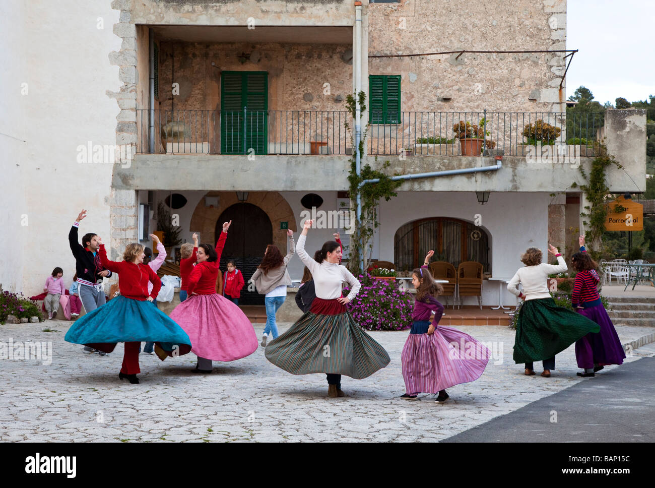 Dans la danse traditionnelle de Majorque Majorque Espagne rue Galilée Banque D'Images