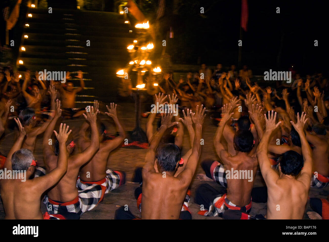 Kecak dance à Ubud Bali Indonésie Banque D'Images Kecak dance à Ubud Bali Indonésie Banque D'Images