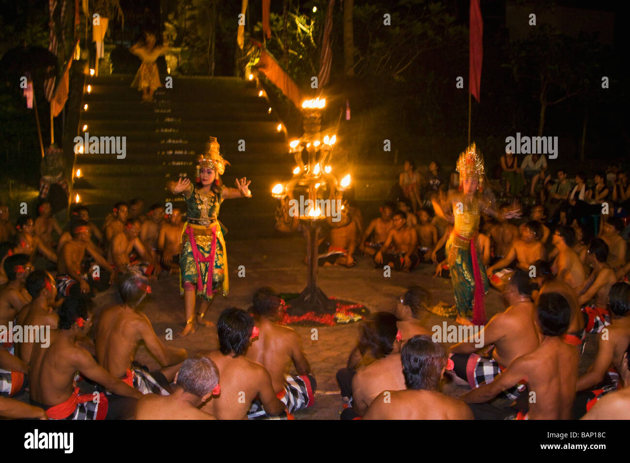 Kecak dance à Ubud Bali Indonésie Banque D'Images Kecak dance à Ubud Bali Indonésie Banque D'Images