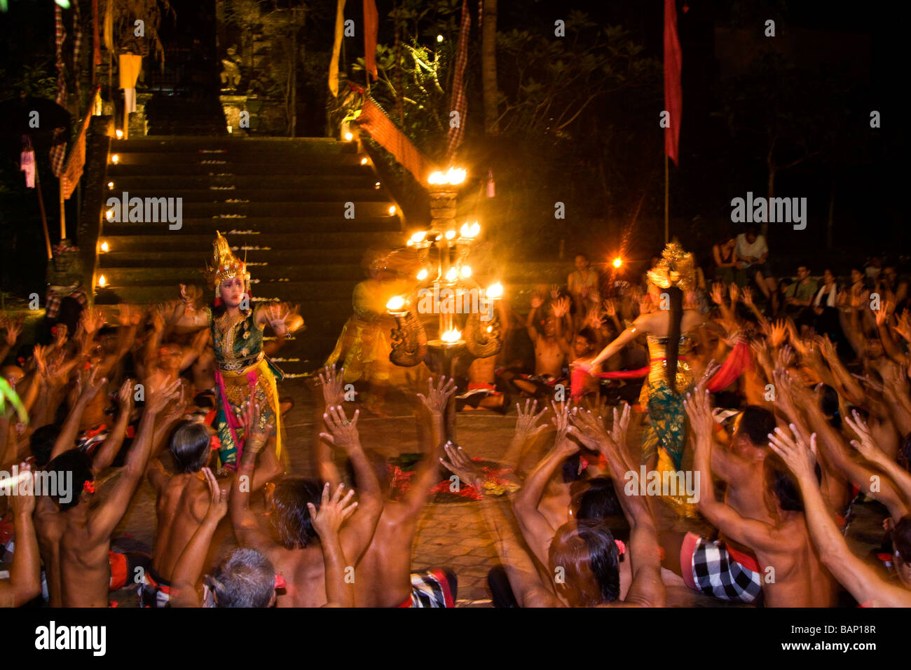 Kecak dance à Ubud Bali Indonésie Banque D'Images Kecak dance à Ubud Bali Indonésie Banque D'Images