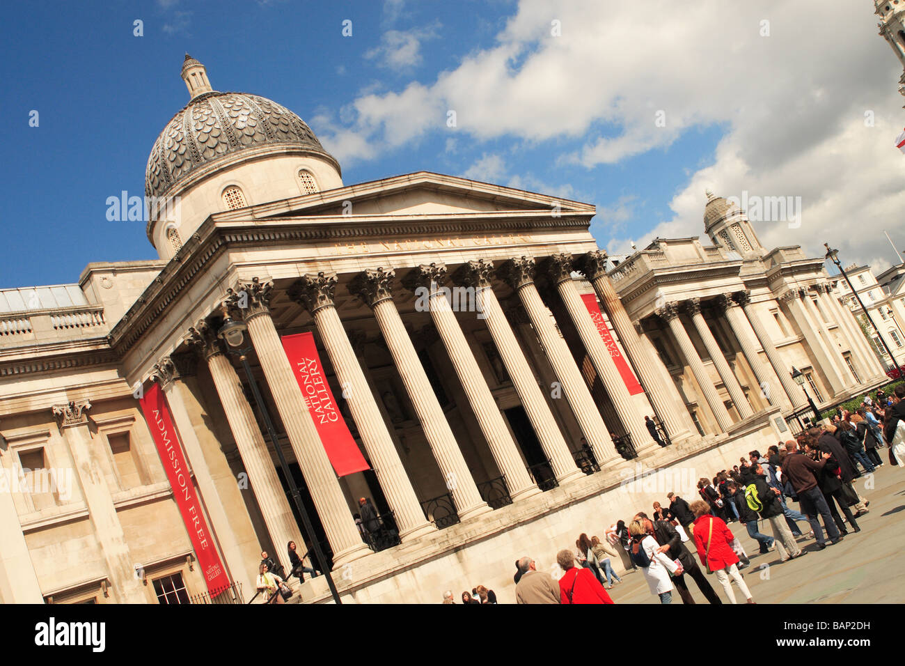 La National Gallery de Londres Musée art gallery est située à Trafalgar Square Londres conçu par William Wilklins Banque D'Images