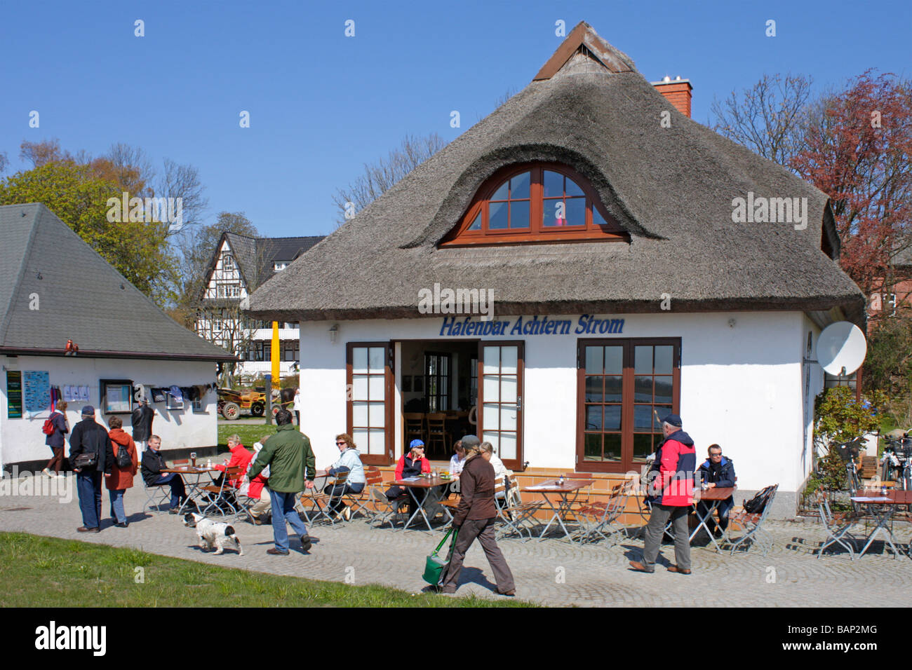 Restaurant au port de l'île de Hiddensee Kloster, Mecklenburg, Western-Pomerania Banque D'Images