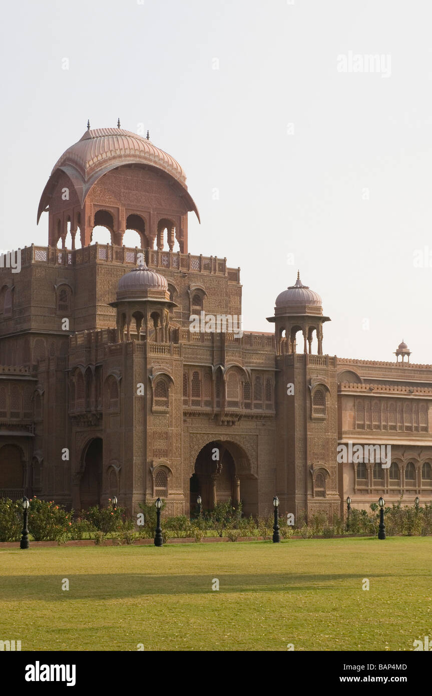 Façade d'un palais, Laxmi Niwas Palace, Bikaner, Rajasthan, India Banque D'Images