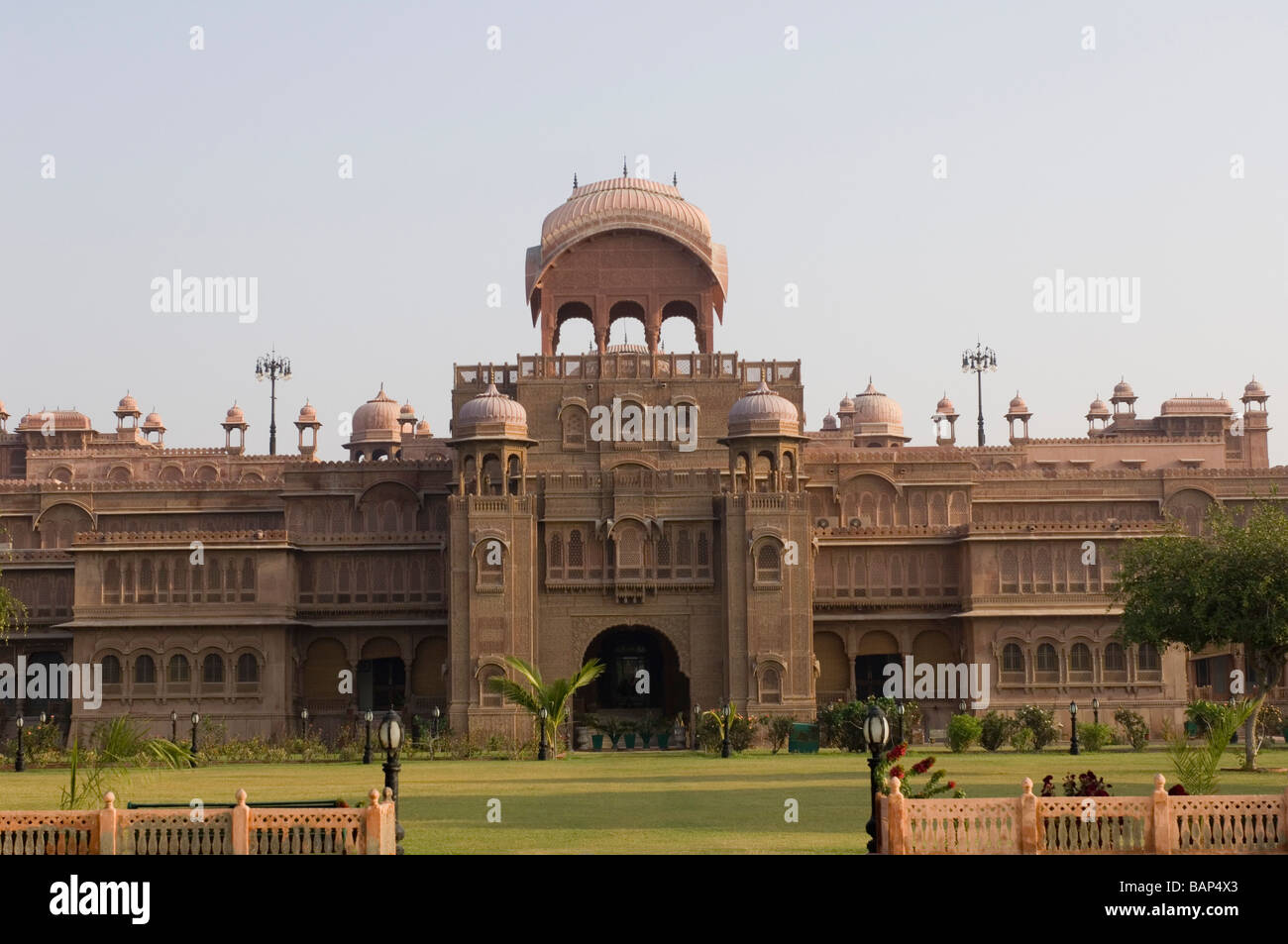 Façade d'un palais, Laxmi Niwas Palace, Bikaner, Rajasthan, India Banque D'Images