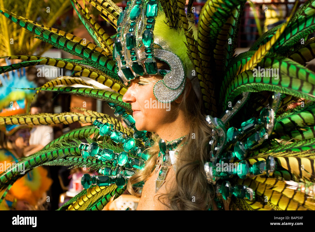 Défilé de carnaval à Sesimbra, Portugal. Similaire à la carnaval brésilien en raison de fermer l'histoire entre pays. Banque D'Images