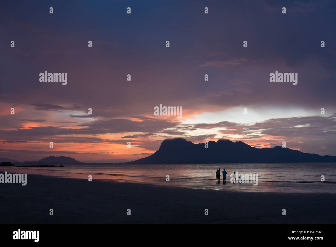 Coucher de soleil sur la mer de Chine du Sud Parc national de Bako Bako Borneo Sarawak Banque D'Images