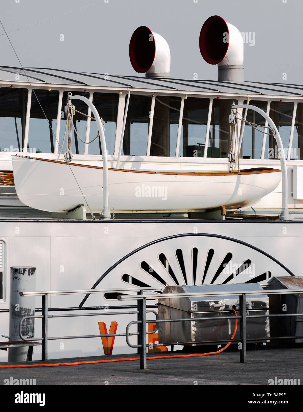 Un vieux bateau à vapeur suisse en bois sur le lac Léman, Ocuhy, Lausanne, Suisse Banque D'Images