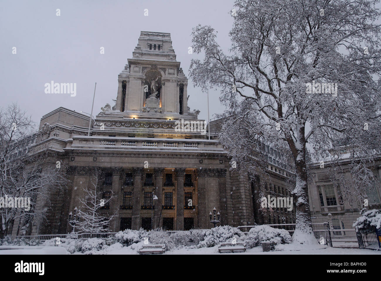 La neige a couvert la Maison de la Trinité Trinity Square Tower Hill City London England Angleterre Banque D'Images