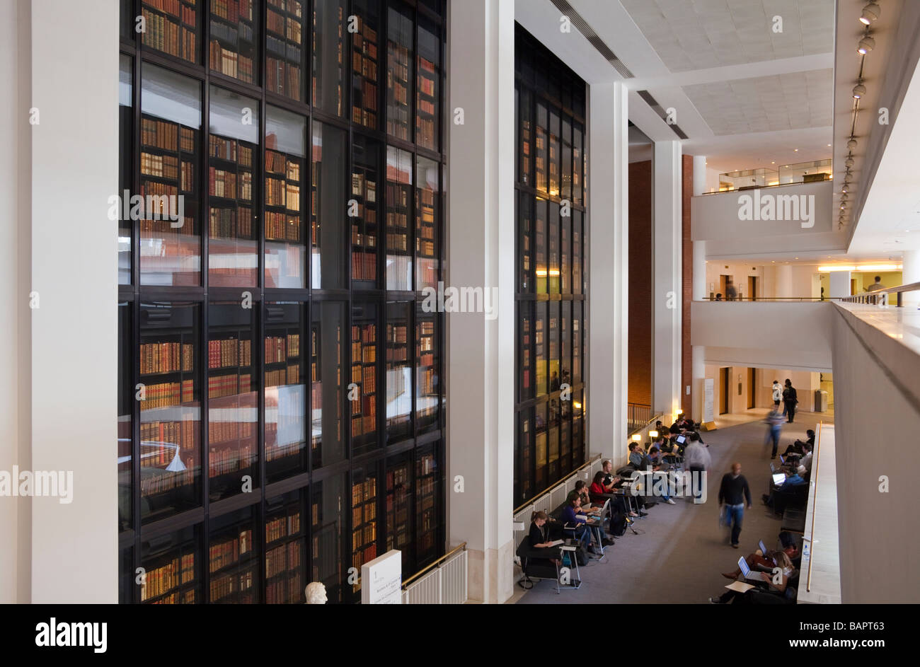 L'intérieur, British Library, St Pancras, Londres, Angleterre Banque D'Images