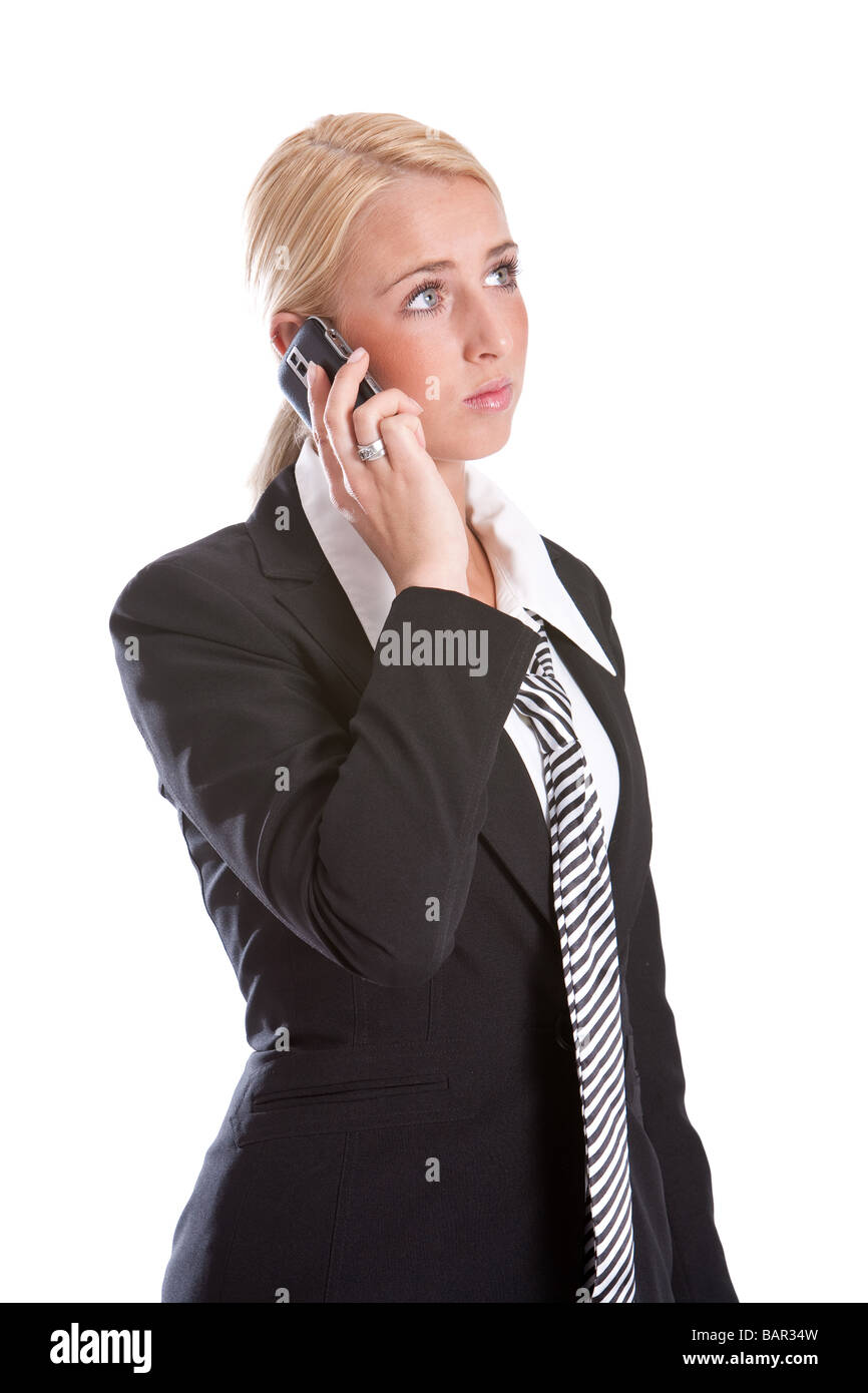 Jolie femme d'affaires écoute attentivement sur le téléphone Banque D'Images