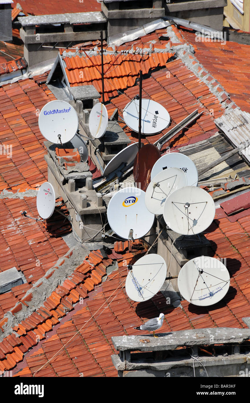 Des antennes paraboliques sur les toits, Istanbul, Turquie Banque D'Images
